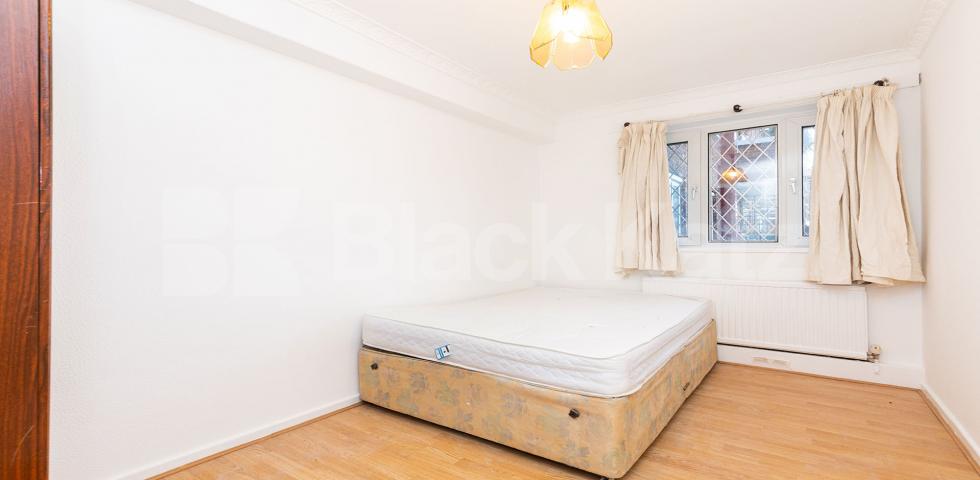 			PICTURES TO FOLLOW!, 3 Bedroom, 1 bath, 1 reception Flat			 Lindley Street, WHITECHAPEL E1